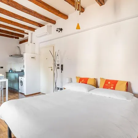 Monolocale Sui Tetti Di - Via Indipendenza * Bologna