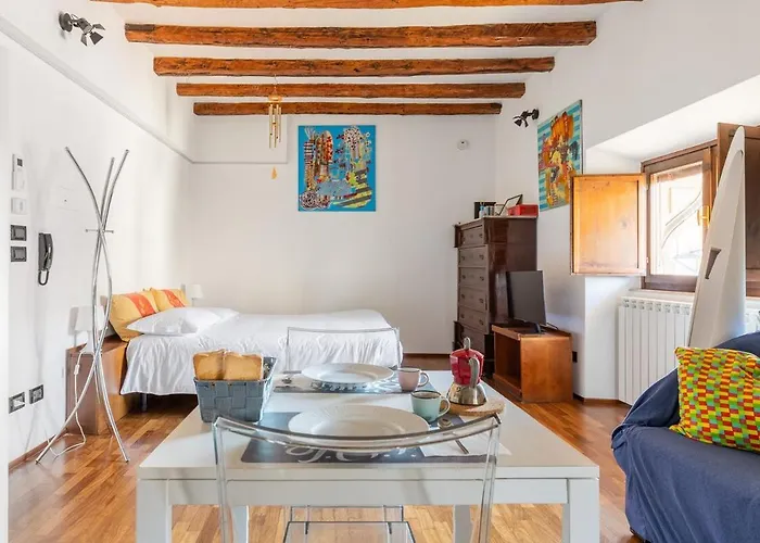 Monolocale Sui Tetti Di - Via Indipendenza